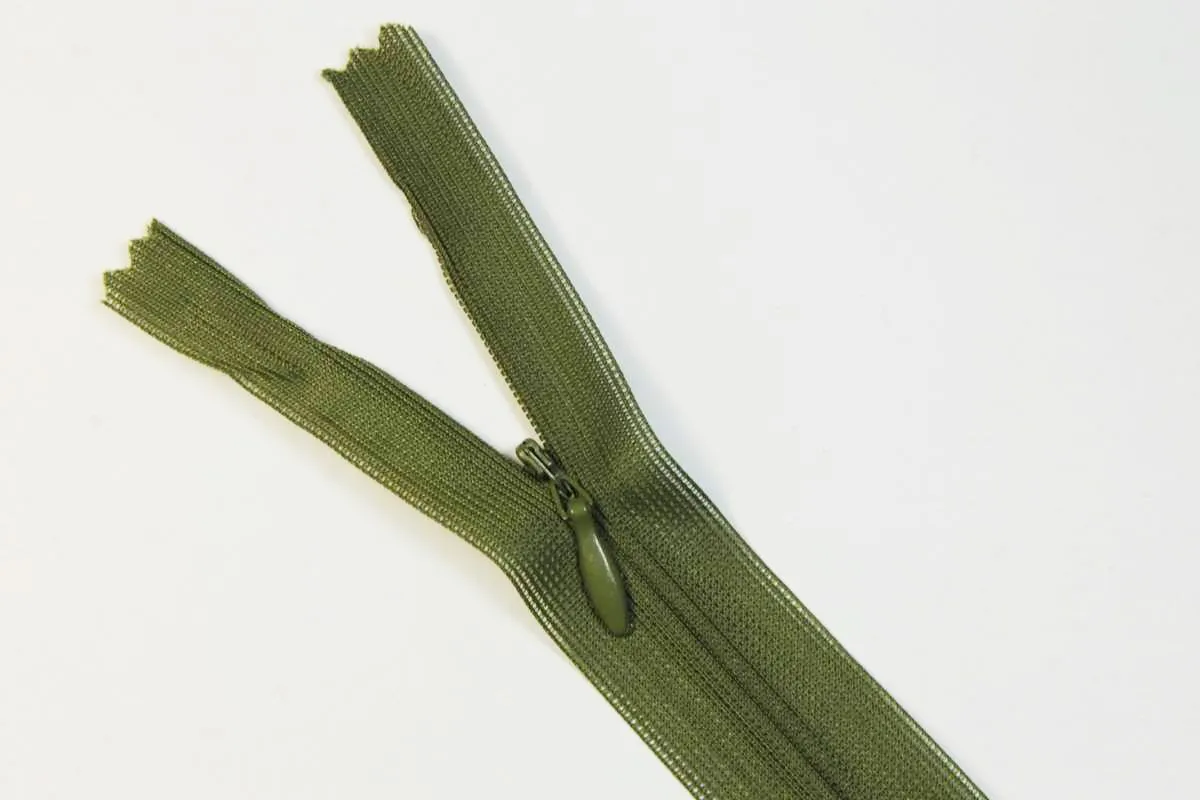 Молния потайная с металлическим замком длина 22 см цвет хакиизображение