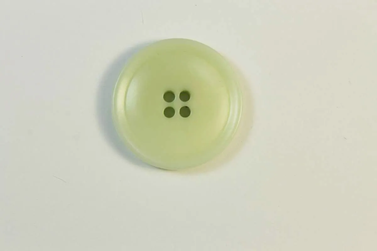 Пуговица пластмассовая, четыре прокола, ментолового цвета, диаметр 24 ммизображение