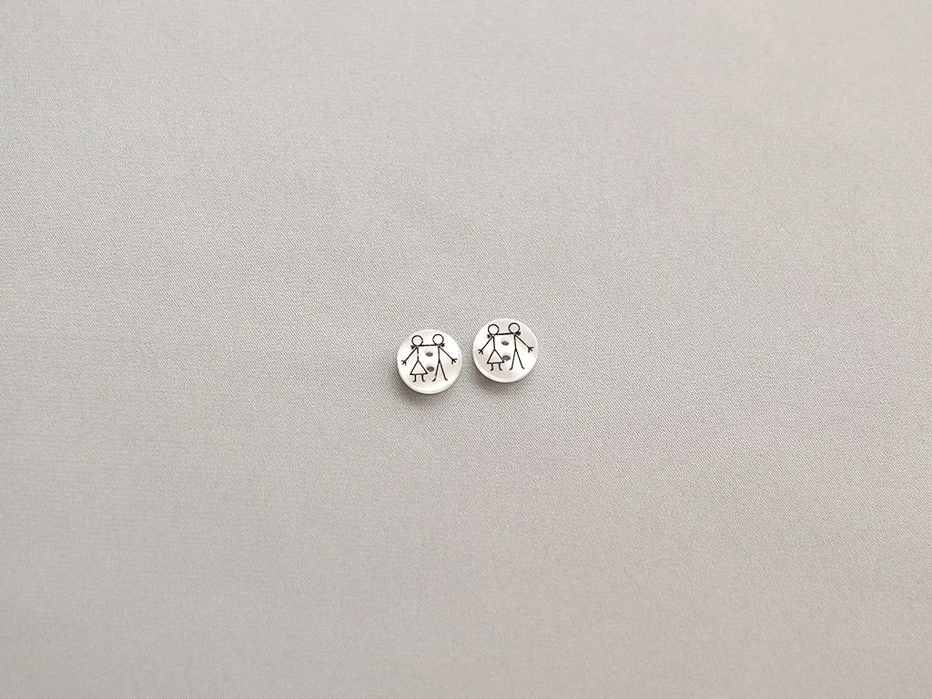 Пуговица пластмассовая, серый цвет, диаметр 11 мм, 2 проколаизображение