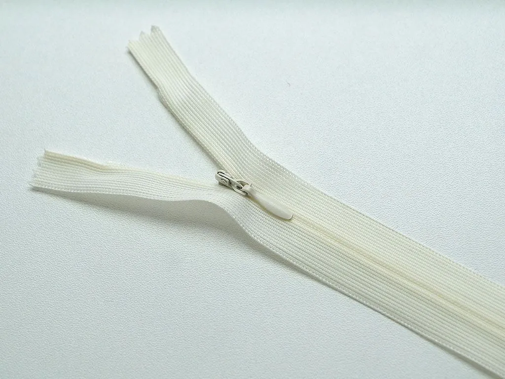 Молния потайная с металлическим замком, цвета айвори, длина 30 см изображение