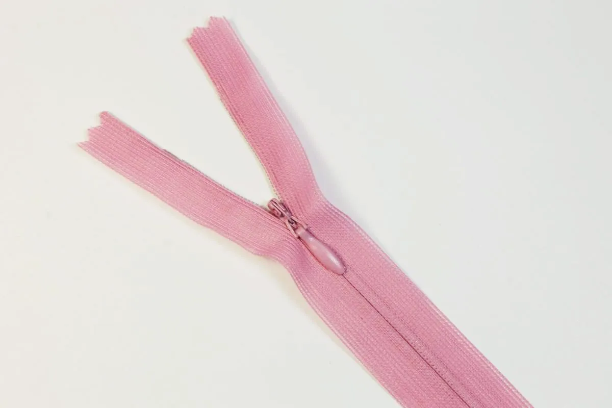 Молния потайная с металлическим замком длина 22 см цвет розовыйизображение
