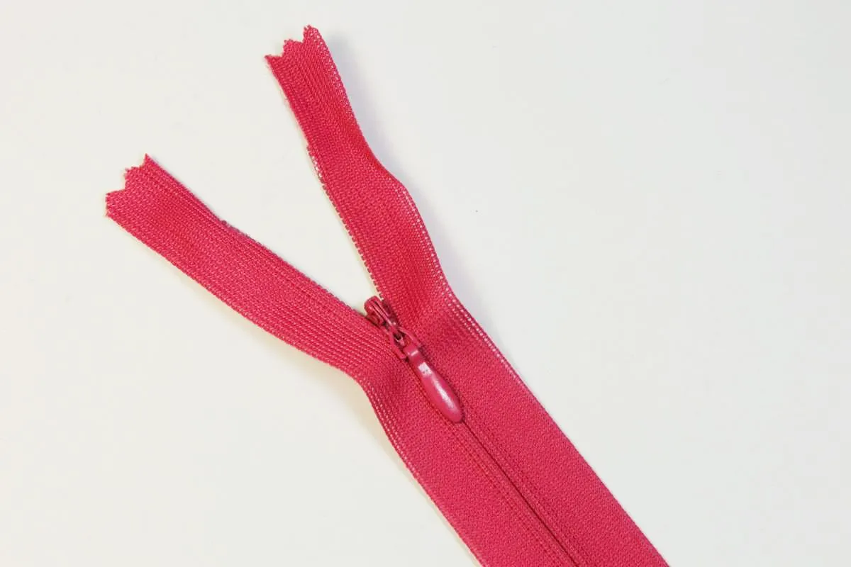 Молния потайная с металлическим замком длина 20 см темно-розового цветаизображение