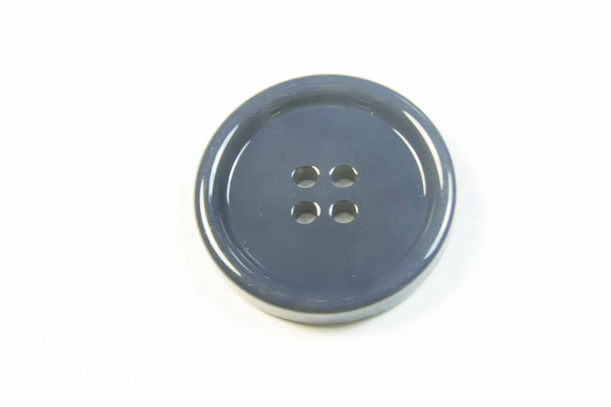 Пуговица пластмассовая, четыре прокола, синего цвета, диаметр 25 ммизображение