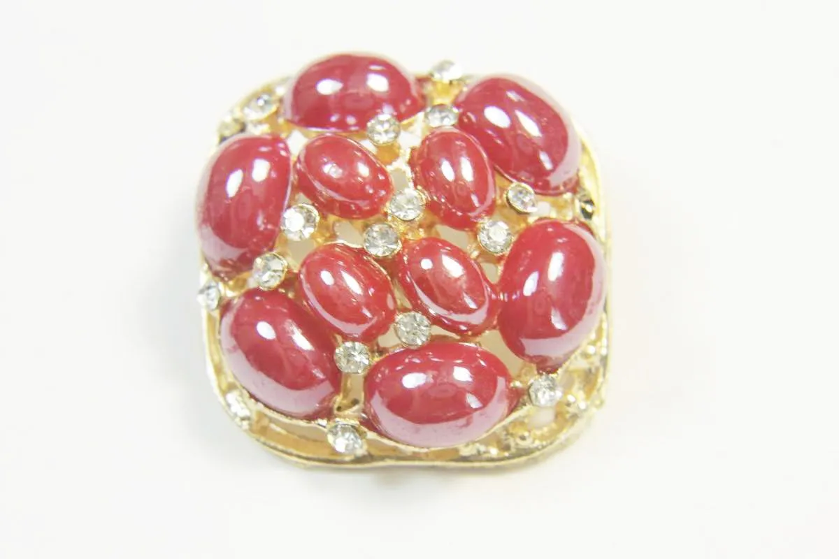 Пуговица металлическая на ножке малинового цвета со стразами и жемчугом диаметр 25 ммизображение