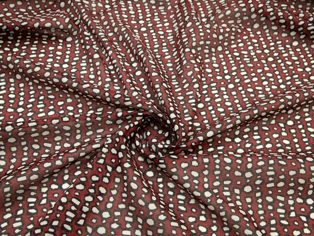 Батист блузочно-плательный с рисунком на бордовом фоне, цвет коричневыйизображение