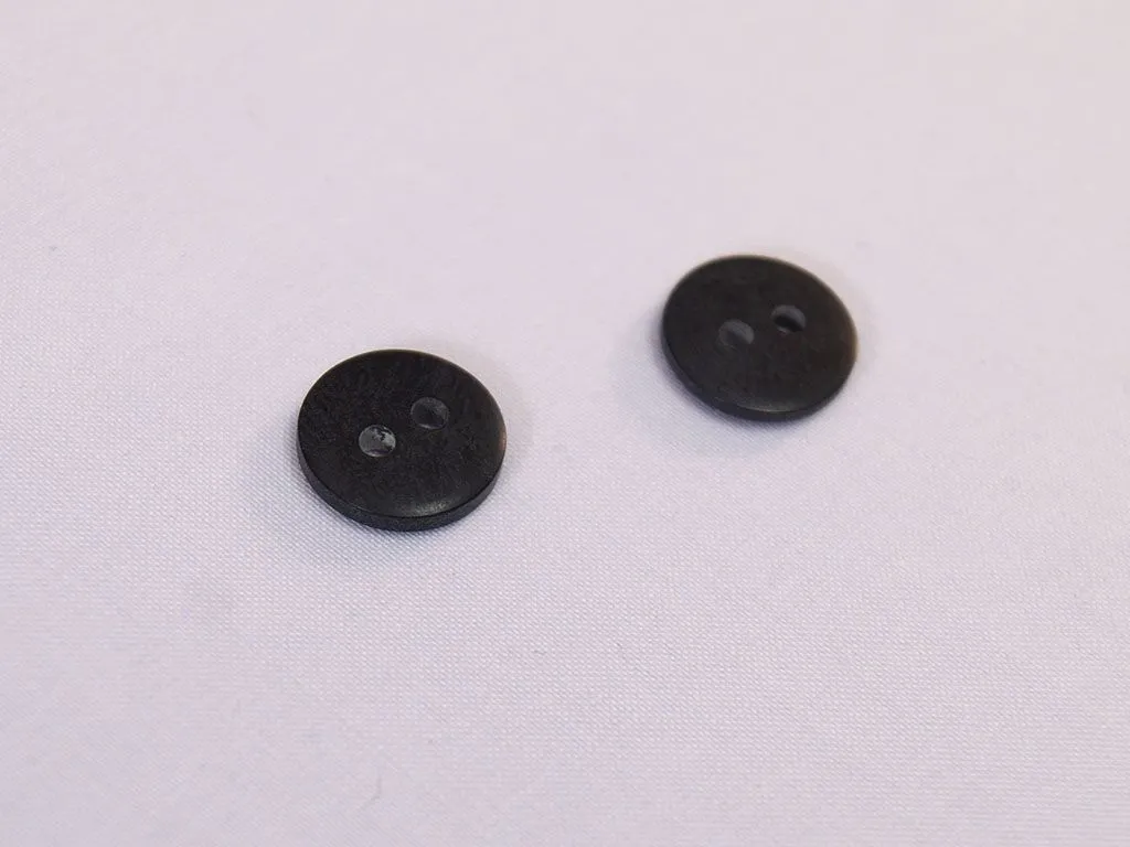 Пуговица пластмассовая, два прокола, графитового цвета, диаметр 11 ммизображение