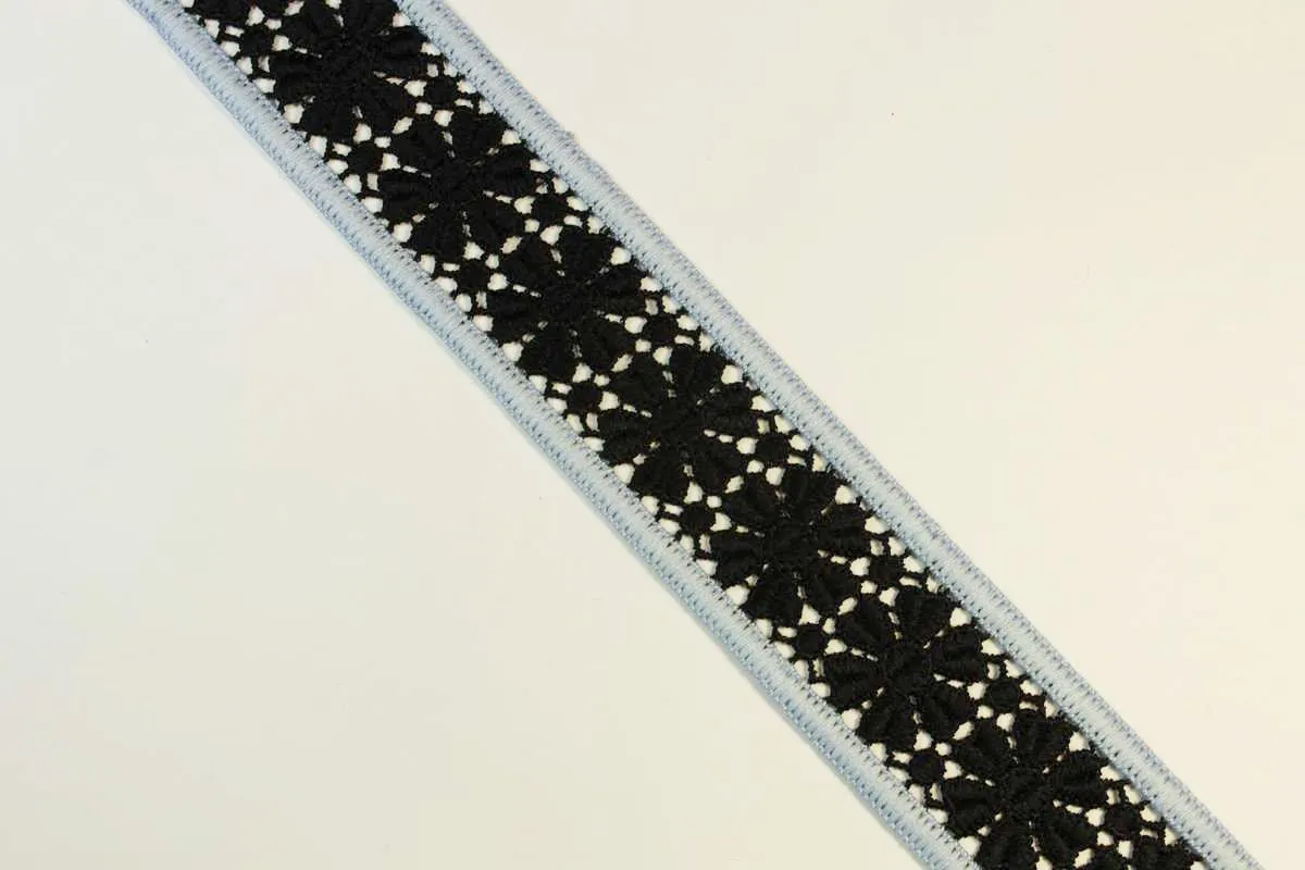Лента лампасная кружевная, черное кружево с голубым кантом, ширина 37 мм.изображение