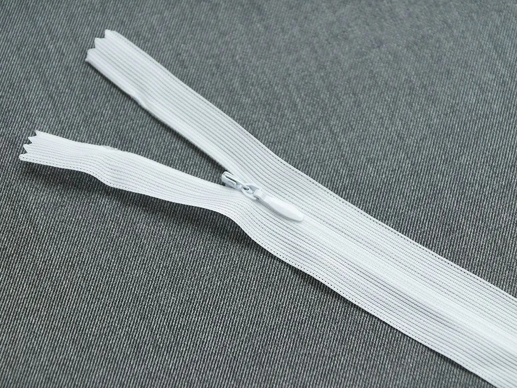 Молния потайная с металлическим замком, белого цвета, длина 50 см изображение