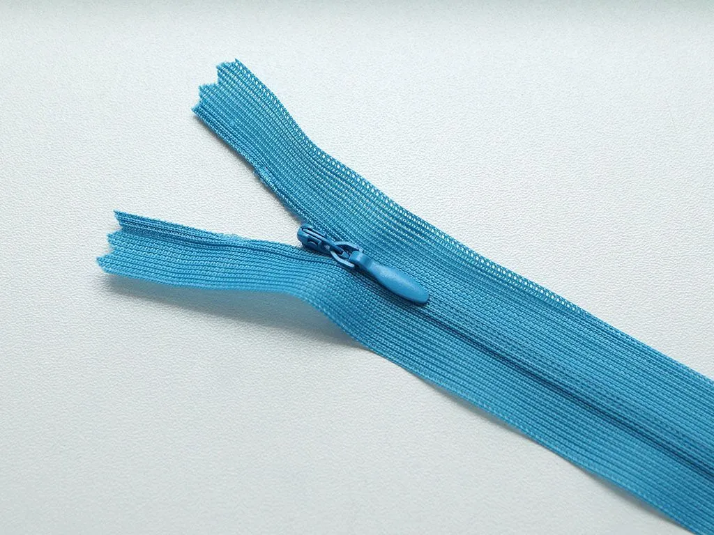 Молния потайная с металлическим замком, голубого цвета, длина 20 см изображение