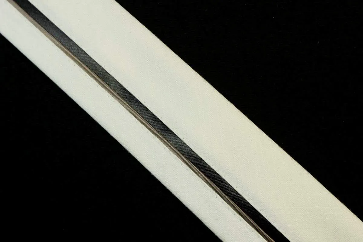 Лента корсажная брючная (на пояс, молочного цвета с чёрной  тесьмой, ширина 50 ммизображение