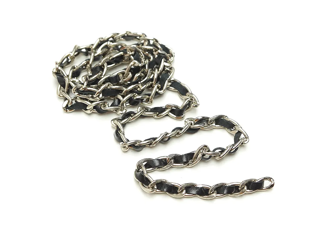 Цепь металлическая, никель, с продетым чёрным кожаным шнуром. Длина 1420 мм, ширина 10 ммизображение