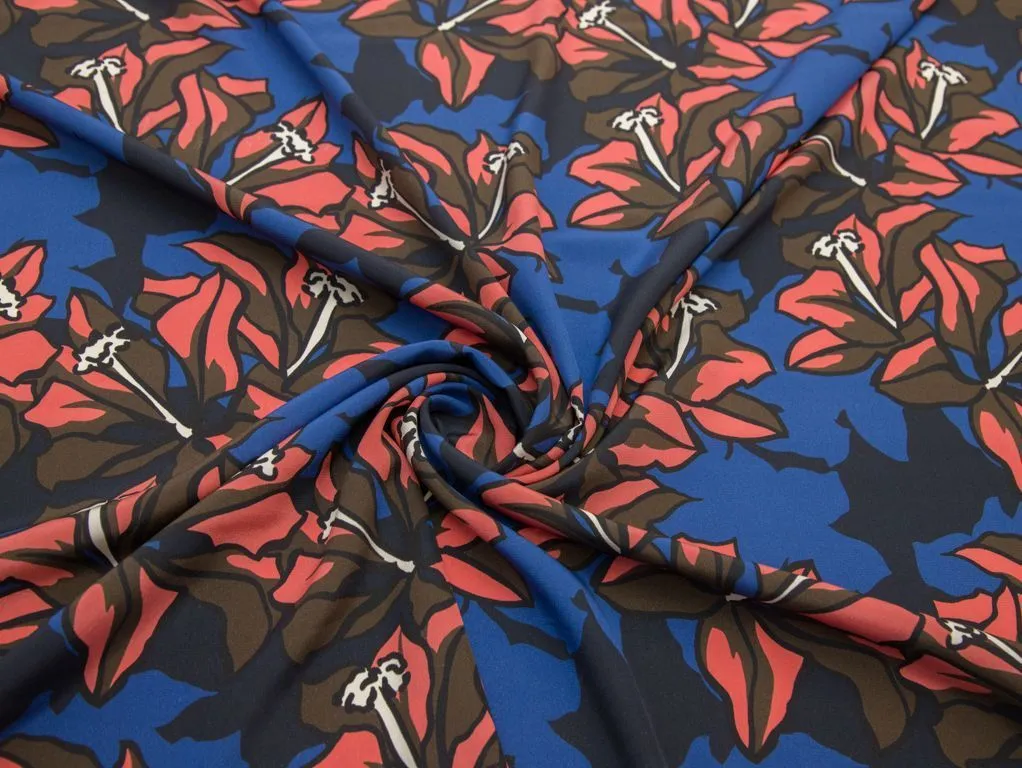 Шелковый креп блузочно-плательный с рисунком "Шоколадно-розовые цветы" на синем фонеизображение