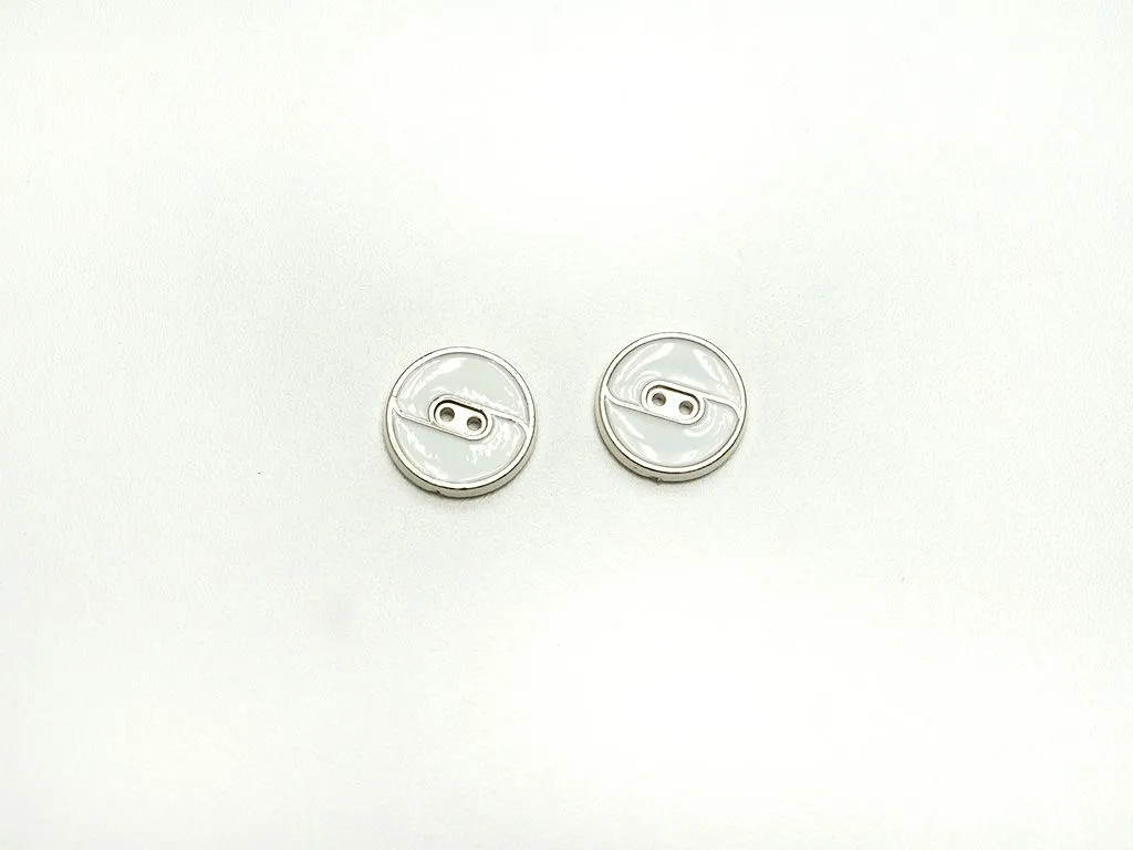 Пуговица металлическая, два прокола, серебро с белой эмалью, диаметр 17 ммизображение